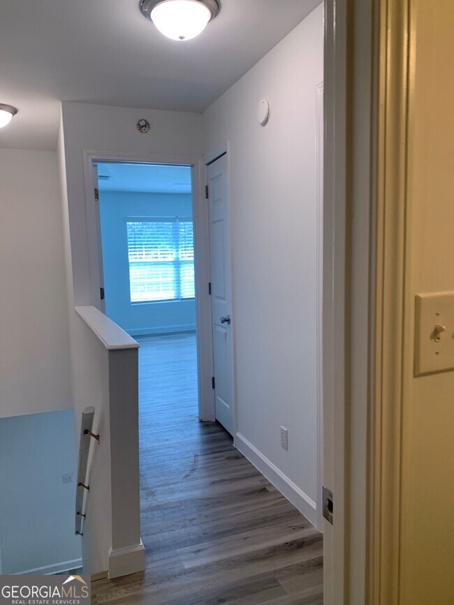 Building Photo - 695 Douglas Dr