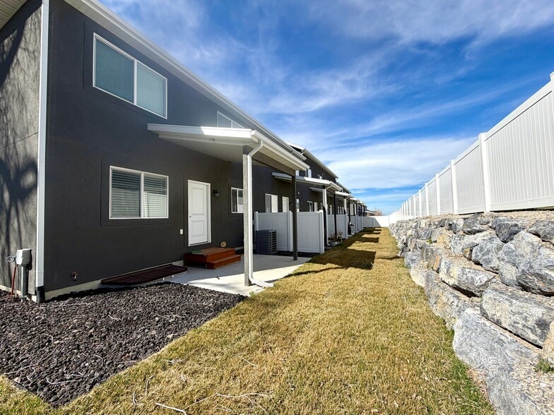 Building Photo - 718 N 160 E