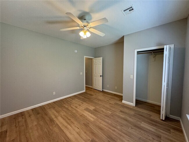 Building Photo - 1109 N Wren Dr