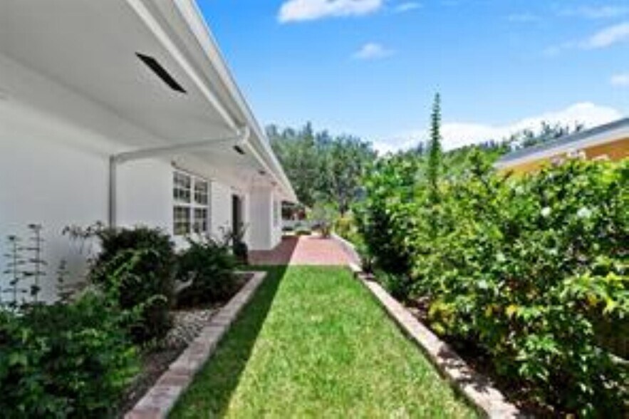 Building Photo - 2070 NE 54th Ct