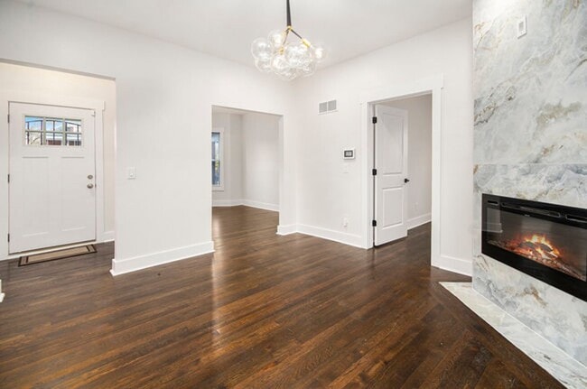 Building Photo - Lower Unit - Newly Constructed - 2 bed/2 b...