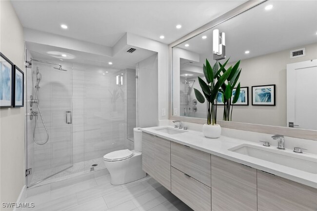 Building Photo - 2171 Gulf Shore Blvd N