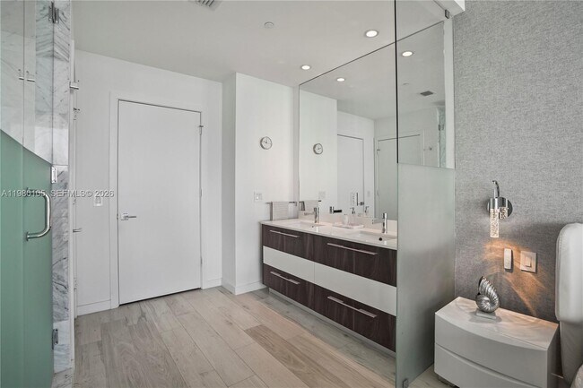 Building Photo - 480 NE 31st St