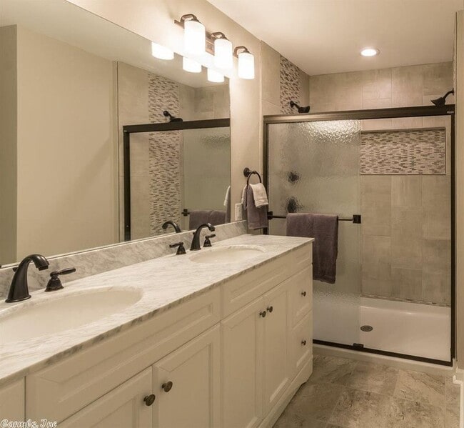 Building Photo - 14 Evergreen Ct