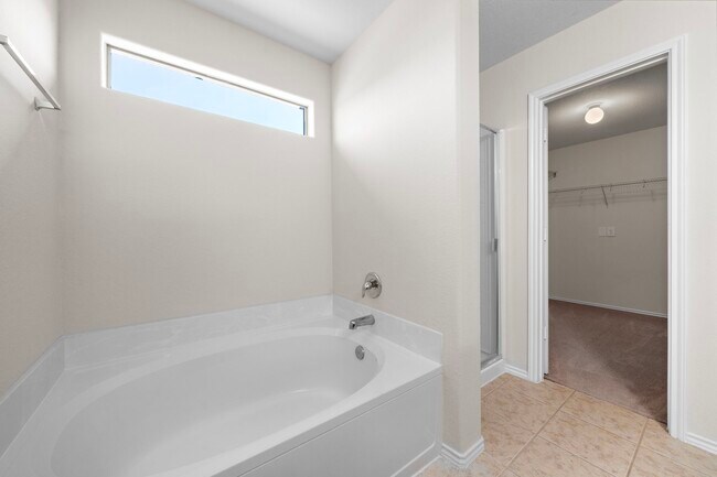 Building Photo - 1418 S Maple Dr