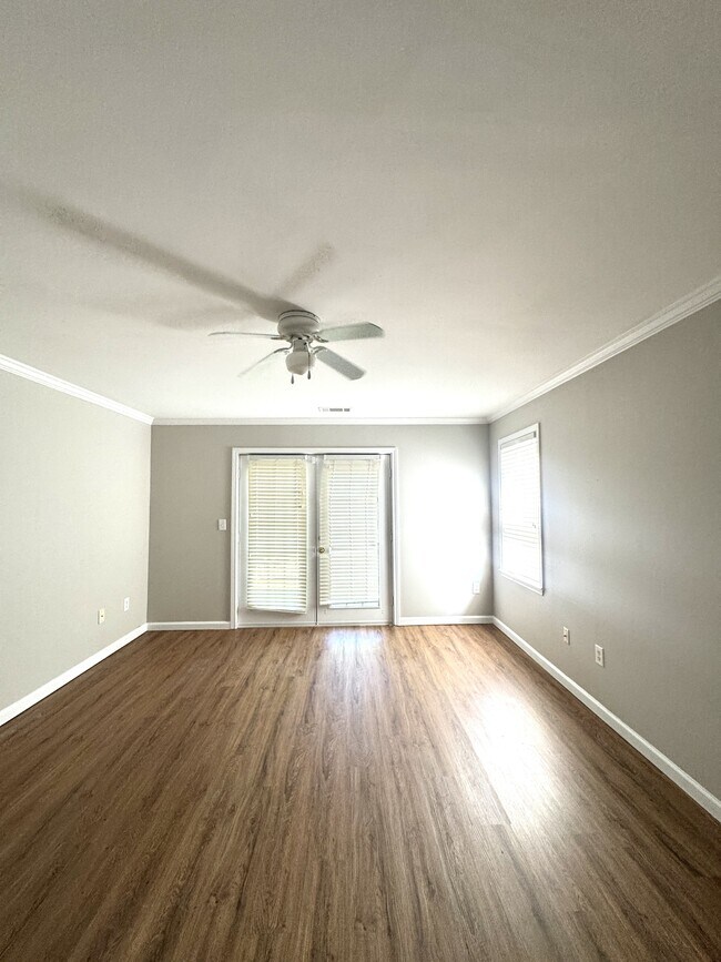Building Photo - 137 Towne Park Dr