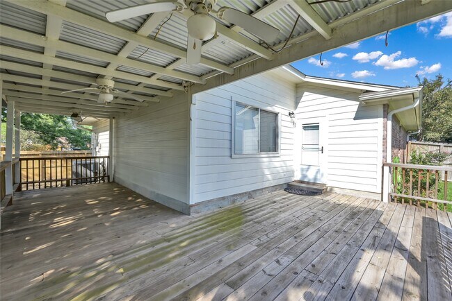 Building Photo - 710 Moonwalk St