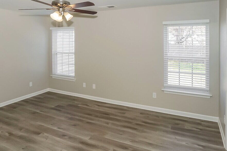 Building Photo - 550 Hill Crest Cir
