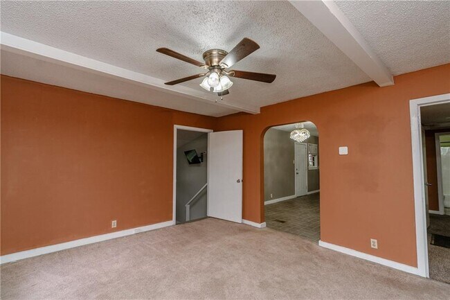 Building Photo - 100 Esplanade Ave