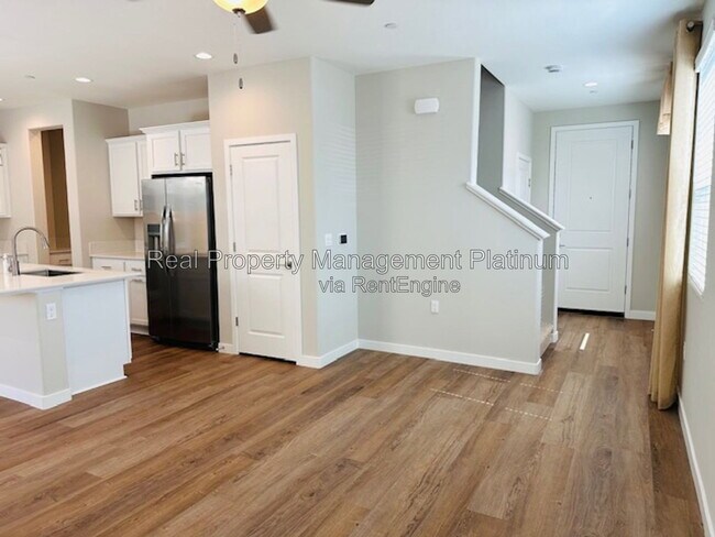 Building Photo - 616 Ophelia Ave