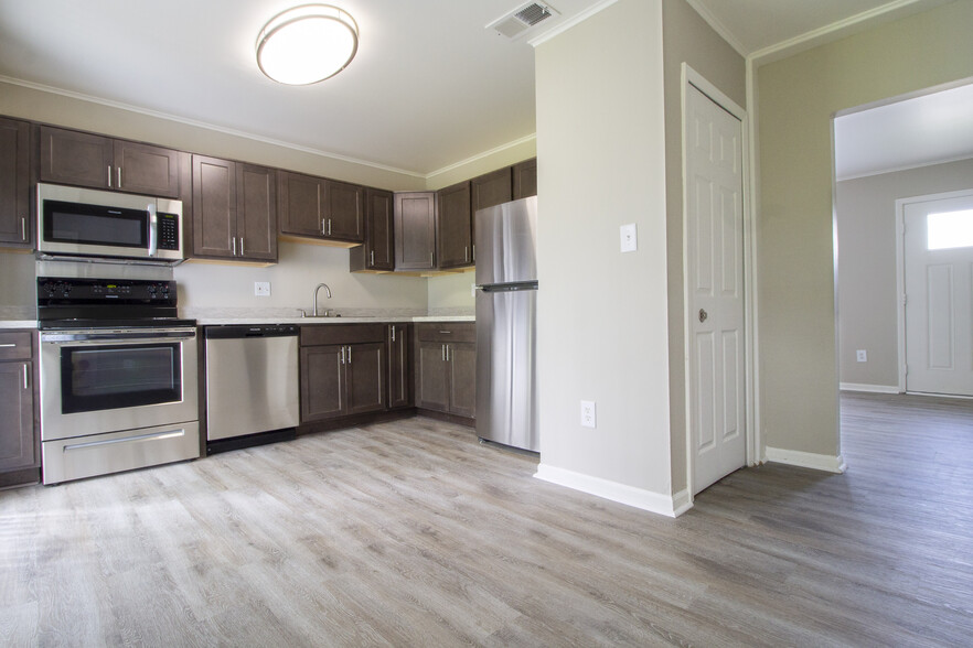 Gray Kitchen - Meadowfield Townhomes