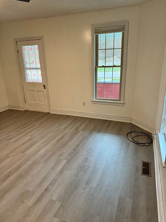 Building Photo - 460 Storms Ave