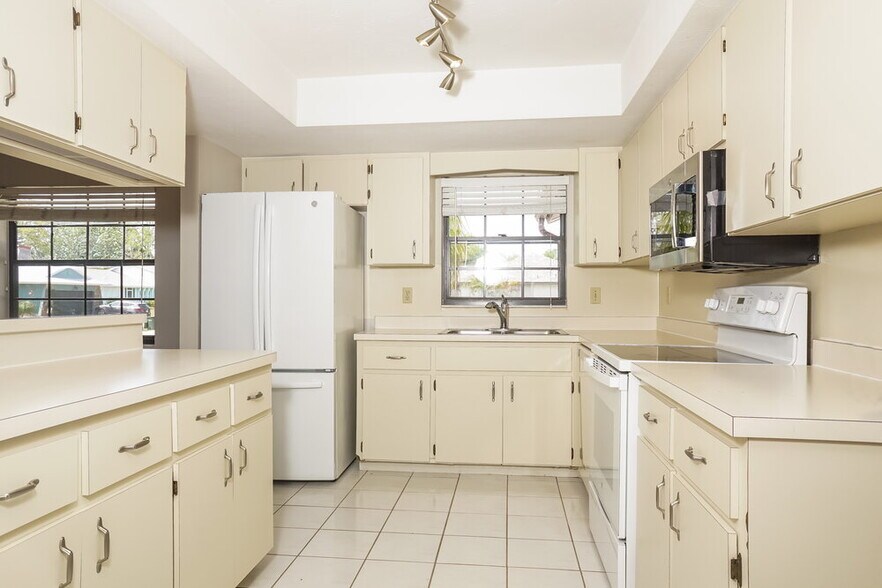 Building Photo - 2479 Wood Oak Dr