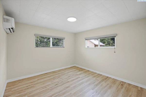 Building Photo - 706 Willard Ave
