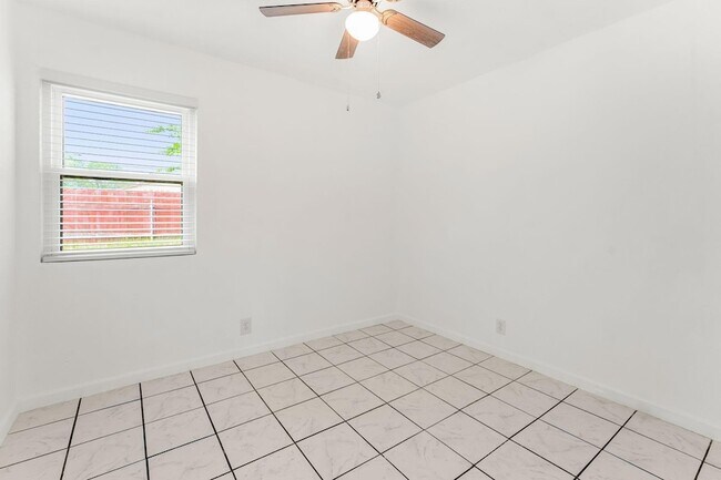 Building Photo - 2501 Teri Rd