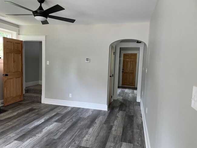 Building Photo - Lake Front House with Screened in Porch