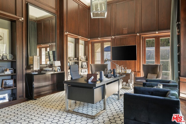 Building Photo - 10847 Bellagio Rd