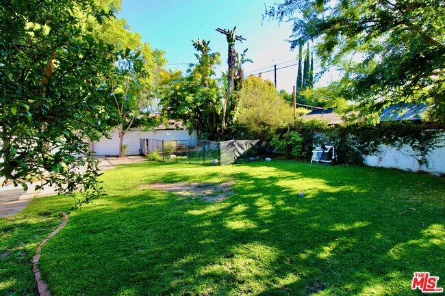 Building Photo - 5415 Coldwater Canyon Ave