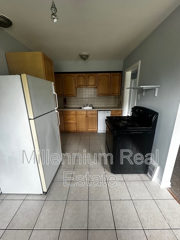 Building Photo - 23772 Brittany Ave