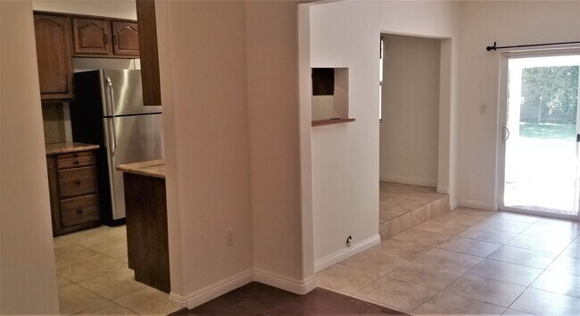 Building Photo - Amazing 2-Story 4 Bdr 3 Bath Family Home i...