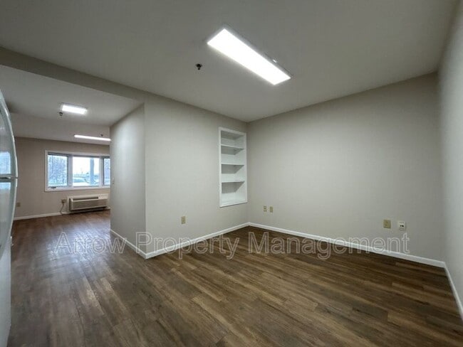 Building Photo - 180 Poppe Dr