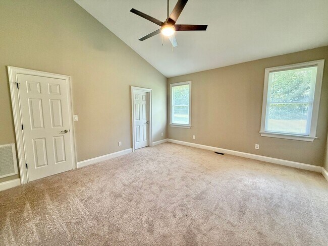 Building Photo - Newly Remodeled Ranch-Style 4BD, 3.5BA Ral...