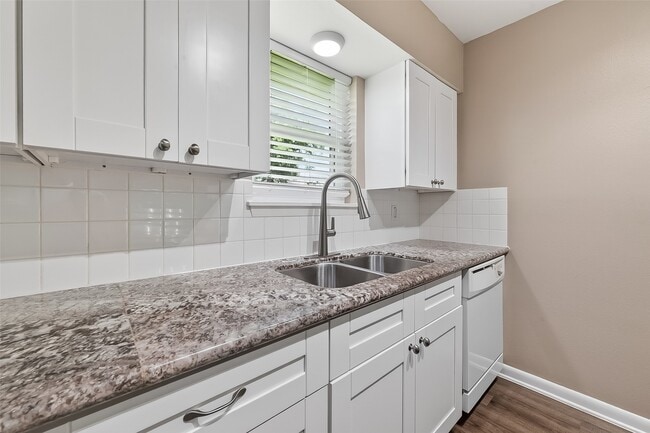 Building Photo - 12002 Hillcroft St