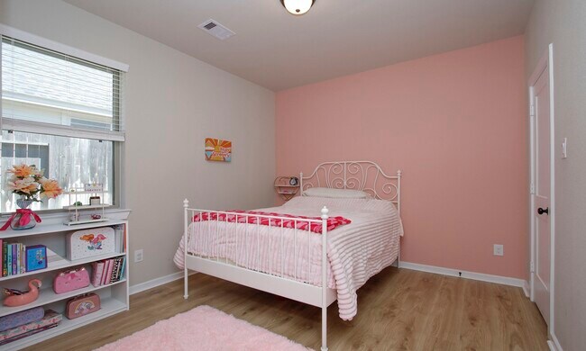 Building Photo - 320 Rise Ln