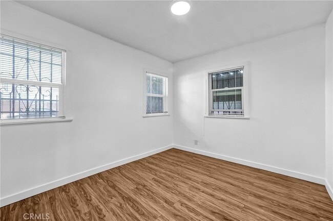 Building Photo - 9808 S Central Ave
