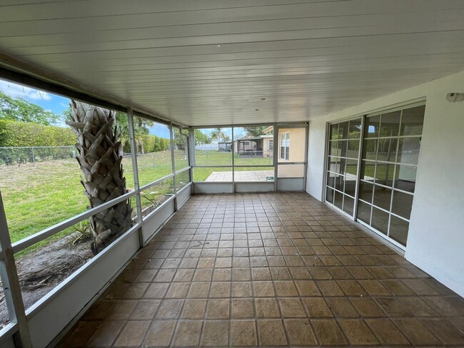 Building Photo - 9319 Southampton Pl