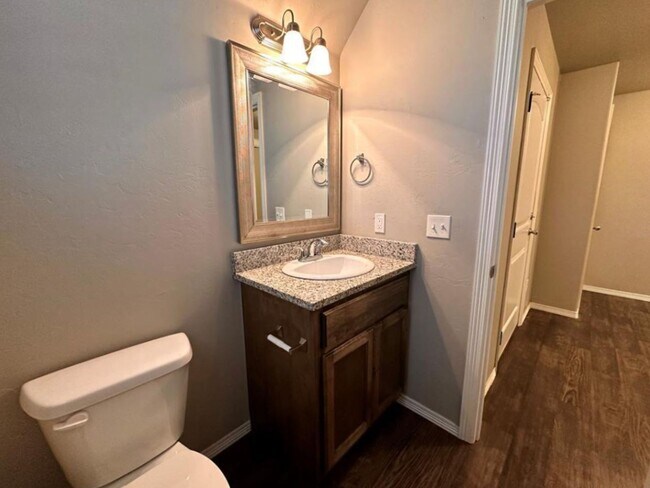 Building Photo - Charming 3-Bed Home w/ 2-Car Garage – Pet-Friendly