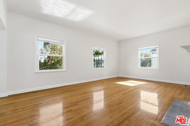 Building Photo - 111 N Harper Ave