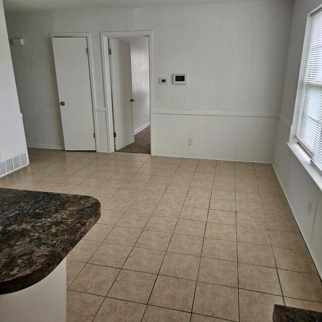 Building Photo - 4006 Hooper Dr
