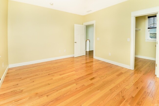 Building Photo - 819 S Morton St