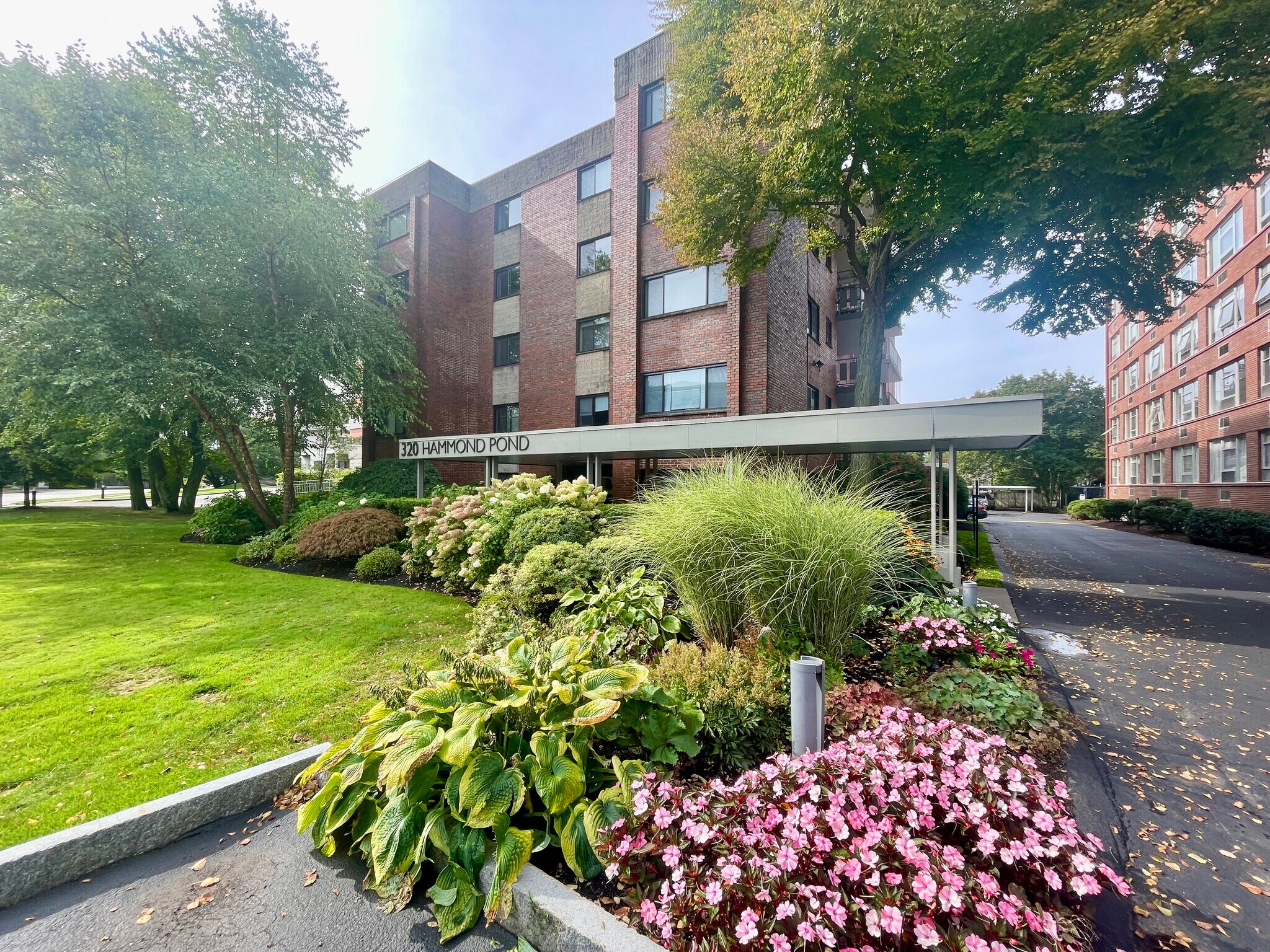 Building Photo - 320 Hammond Pond Pkwy