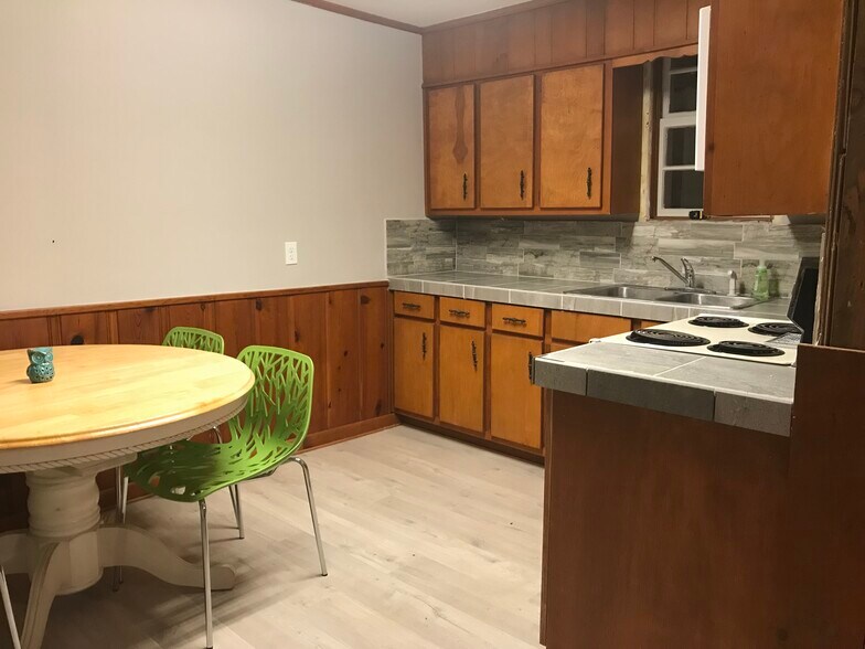 Building Photo - 212 Westwood Dr Apt 2