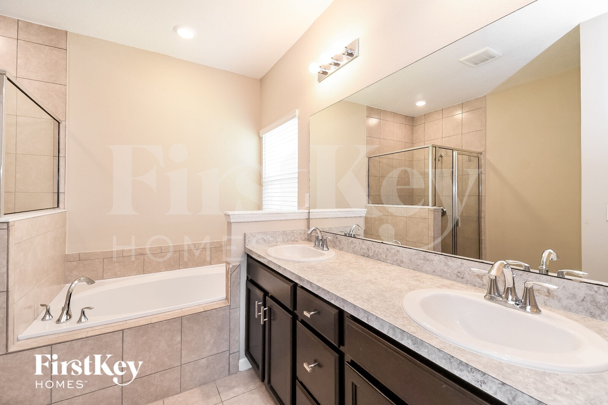 Building Photo - 10963 Haws Ln