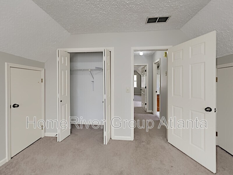 Building Photo - 1216 Wynford Colony S W