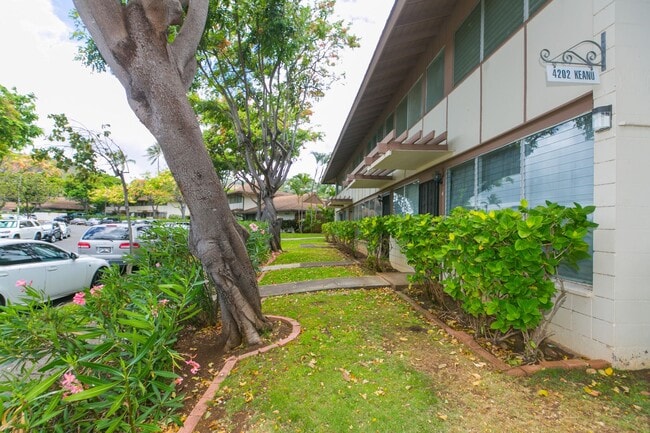 Building Photo - Tropic Garden Townhouse 2b1.5b1pkg