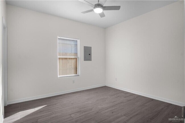 Building Photo - 24 N Onyx Ave