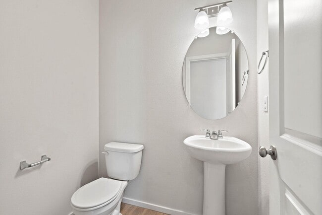 Building Photo - $1K move-in special! Sparkling clean newer 4-bdrm/3.5-bath townhome. 2-car garage, near Forest Park