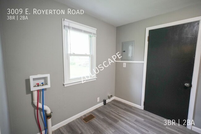Building Photo - 3009 E Royerton Rd