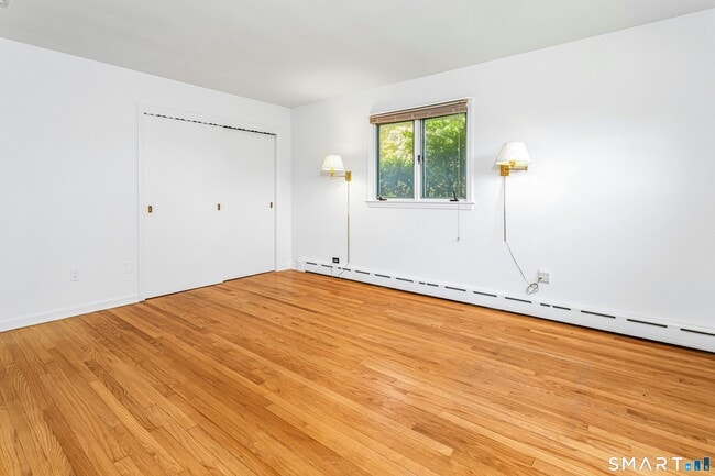 Building Photo - 67 Barclay Dr