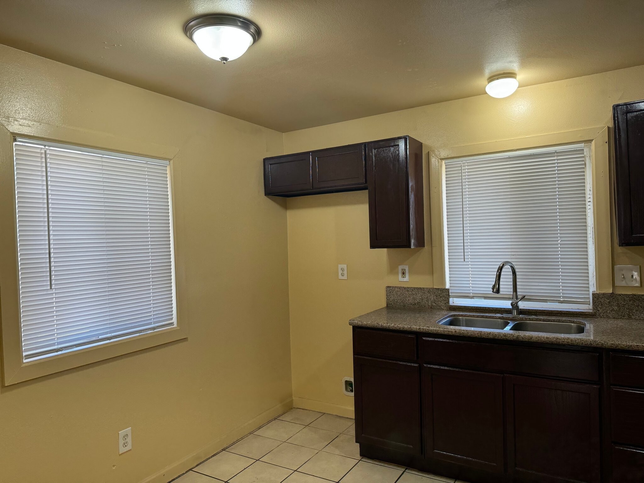 Building Photo - 15268 Center St