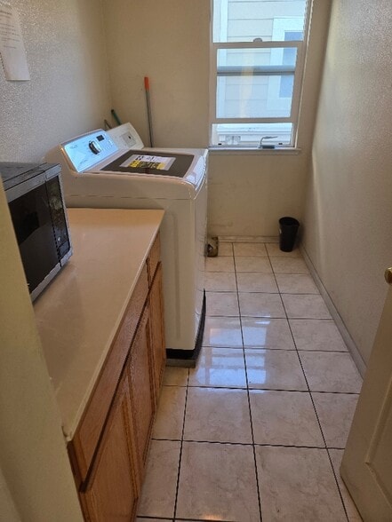 Building Photo - 2114 Bailey Pl