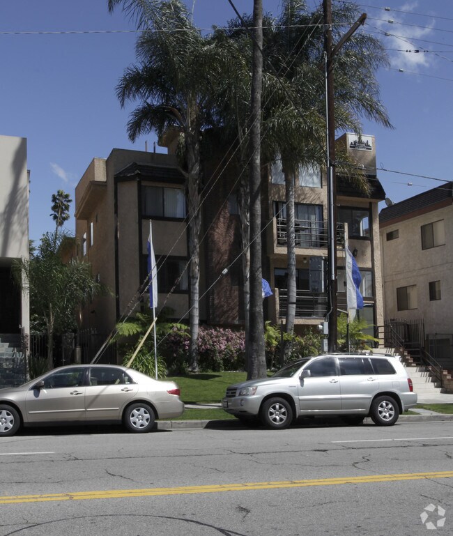 Primary Photo - 4420 Fulton Ave