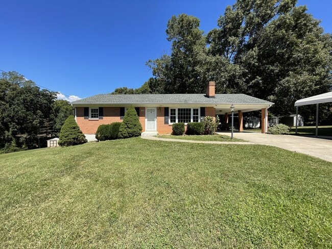 Primary Photo - 236 Laurel Dr