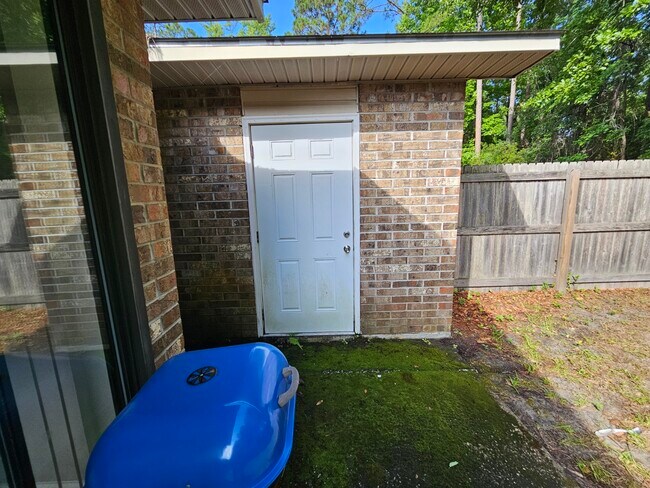 Building Photo - 108 E Lakemont Dr