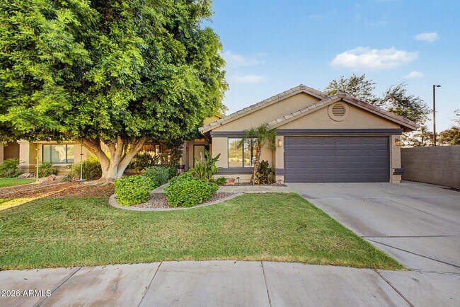 Building Photo - 3040 S Rosemary Dr