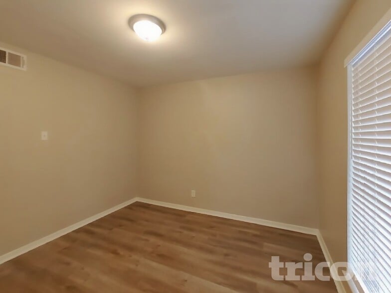 Building Photo - 2115 Gaines Ml St